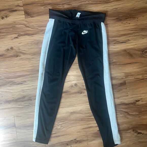Nike Black with Gray Side Stripe Leggings Size Medium - Picture 1 of 8